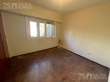 Casa en venta a refaccionar 3 ambientes Olivos lote de 8,66 x 17,51