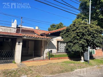 Casa en venta a refaccionar 3 ambientes Olivos lote de 8,66 x 17,51