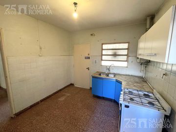 Casa en venta a refaccionar 3 ambientes Olivos lote de 8,66 x 17,51