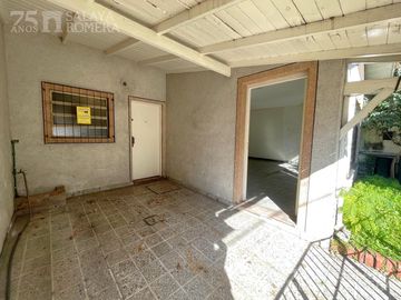 Casa en venta a refaccionar 3 ambientes Olivos lote de 8,66 x 17,51
