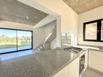 Casa 3 Dorm - Condominios DM