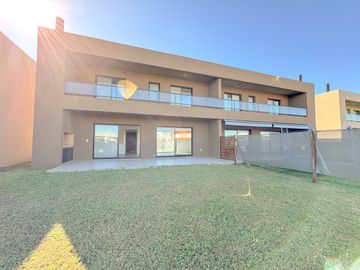 Casa 3 Dorm - Condominios DM