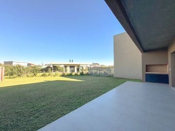 Casa 3 Dorm - Condominios DM