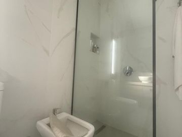 Alquiler Anual Casa a La Laguna en El Naudir Escobar EC