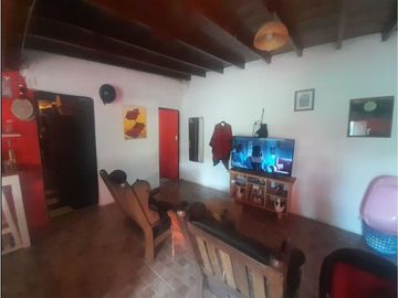 CASA  CON PILETA, DEL VISO, OPORTUNIDAD!!!