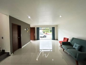 HERMOSA CASA EN COTO, EN BOSQUES CEDROS, CON UBICACION PRIVILEGIADA