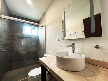 HERMOSA CASA EN COTO, EN BOSQUES CEDROS, CON UBICACION PRIVILEGIADA