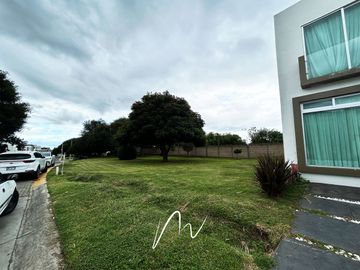 HERMOSA CASA EN COTO, EN BOSQUES CEDROS, CON UBICACION PRIVILEGIADA