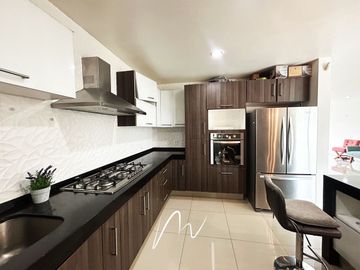 HERMOSA CASA EN COTO, EN BOSQUES CEDROS, CON UBICACION PRIVILEGIADA