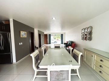 HERMOSA CASA EN COTO, EN BOSQUES CEDROS, CON UBICACION PRIVILEGIADA