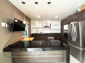 HERMOSA CASA EN COTO, EN BOSQUES CEDROS, CON UBICACION PRIVILEGIADA