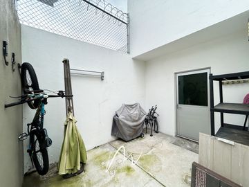 HERMOSA CASA EN COTO, EN BOSQUES CEDROS, CON UBICACION PRIVILEGIADA