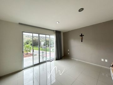 HERMOSA CASA EN COTO, EN BOSQUES CEDROS, CON UBICACION PRIVILEGIADA