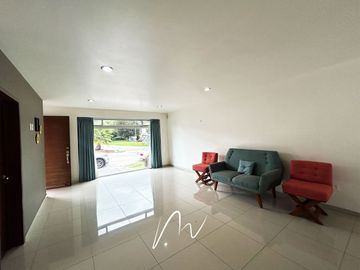 HERMOSA CASA EN COTO, EN BOSQUES CEDROS, CON UBICACION PRIVILEGIADA