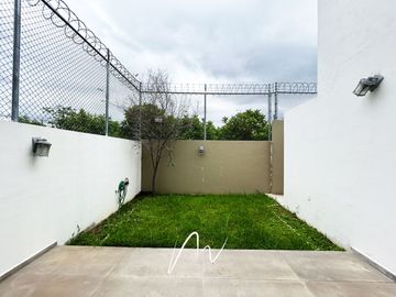 HERMOSA CASA EN COTO, EN BOSQUES CEDROS, CON UBICACION PRIVILEGIADA