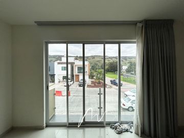 HERMOSA CASA EN COTO, EN BOSQUES CEDROS, CON UBICACION PRIVILEGIADA