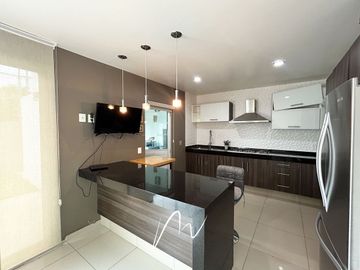 HERMOSA CASA EN COTO, EN BOSQUES CEDROS, CON UBICACION PRIVILEGIADA