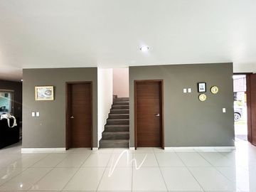 HERMOSA CASA EN COTO, EN BOSQUES CEDROS, CON UBICACION PRIVILEGIADA