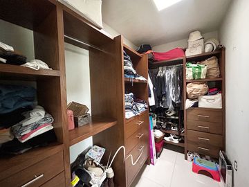 HERMOSA CASA EN COTO, EN BOSQUES CEDROS, CON UBICACION PRIVILEGIADA
