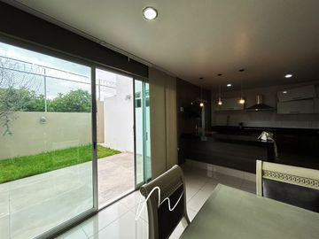 HERMOSA CASA EN COTO, EN BOSQUES CEDROS, CON UBICACION PRIVILEGIADA