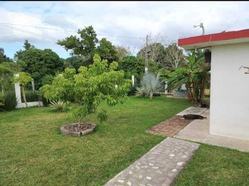 CASA DE CAMPO AMPLIO TERRENO FRENTE AL RIO TUXPAN.