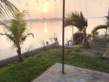 CASA DE CAMPO AMPLIO TERRENO FRENTE AL RIO TUXPAN.