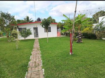CASA DE CAMPO AMPLIO TERRENO FRENTE AL RIO TUXPAN.