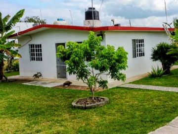 CASA DE CAMPO AMPLIO TERRENO FRENTE AL RIO TUXPAN.
