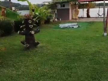 CASA DE CAMPO AMPLIO TERRENO FRENTE AL RIO TUXPAN.