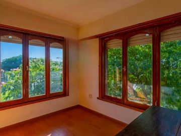 Casa a la venta tres ambientes, excelente estado.