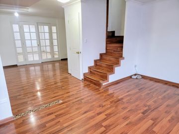 Se Vende Casa de Tres piso en sector El Rosal, Maipú