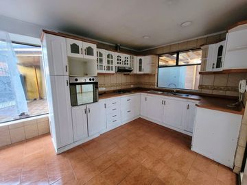 Se Vende Casa de Tres piso en sector El Rosal, Maipú