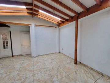 Se Vende Casa de Tres piso en sector El Rosal, Maipú