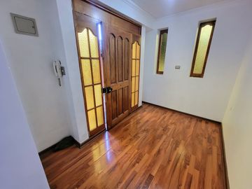 Se Vende Casa de Tres piso en sector El Rosal, Maipú