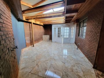 Se Vende Casa de Tres piso en sector El Rosal, Maipú