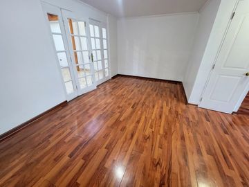 Se Vende Casa de Tres piso en sector El Rosal, Maipú