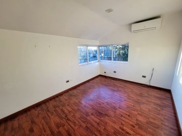 Se Vende Casa de Tres piso en sector El Rosal, Maipú