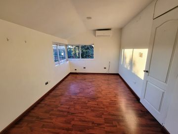 Se Vende Casa de Tres piso en sector El Rosal, Maipú