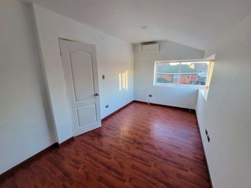 Se Vende Casa de Tres piso en sector El Rosal, Maipú