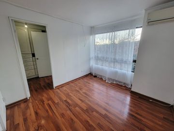 Se Vende Casa de Tres piso en sector El Rosal, Maipú