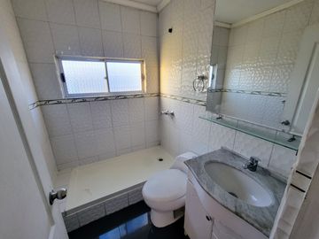 Se Vende Casa de Tres piso en sector El Rosal, Maipú