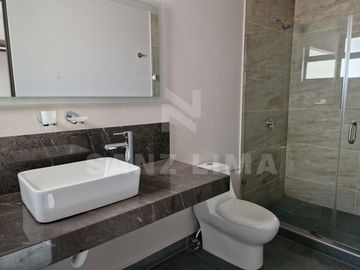 Urquijo Residencial: Casa Cantabria, elegante, amplios espacios, finos acabados.