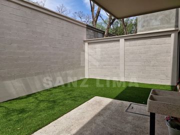 Urquijo Residencial: Casa Cantabria, elegante, amplios espacios, finos acabados.