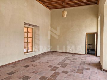 Urquijo Residencial: Casa Cantabria, elegante, amplios espacios, finos acabados.