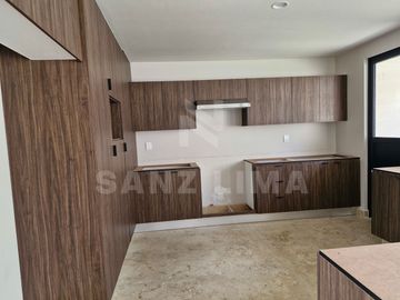 Urquijo Residencial: Casa Cantabria, elegante, amplios espacios, finos acabados.