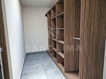 Urquijo Residencial: Casa Cantabria, elegante, amplios espacios, finos acabados.