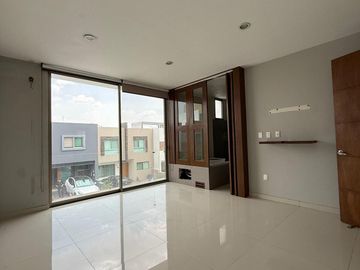 Casa en Venta – Valle Imperial, Coto 19 (Imperio Maya)