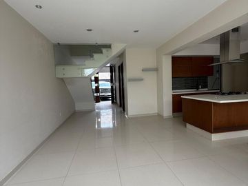 Casa en Venta – Valle Imperial, Coto 19 (Imperio Maya)
