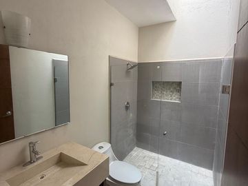 Casa en Venta – Valle Imperial, Coto 19 (Imperio Maya)