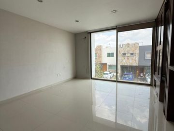 Casa en Venta – Valle Imperial, Coto 19 (Imperio Maya)